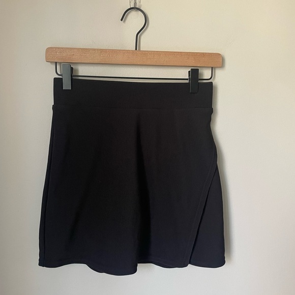 Move Theology Black Skort - Picture 1 of 5